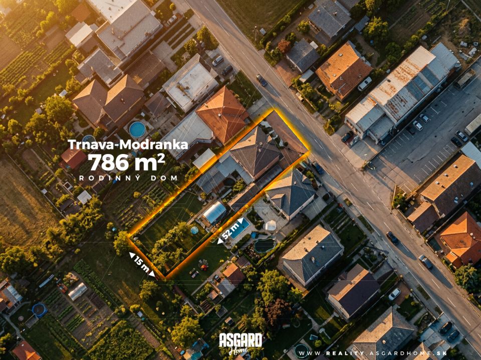 Rekonštruovaný dom na slnečnom pozemku o veľkosti 786m² v tichej rodinnej lokalite s bazénom