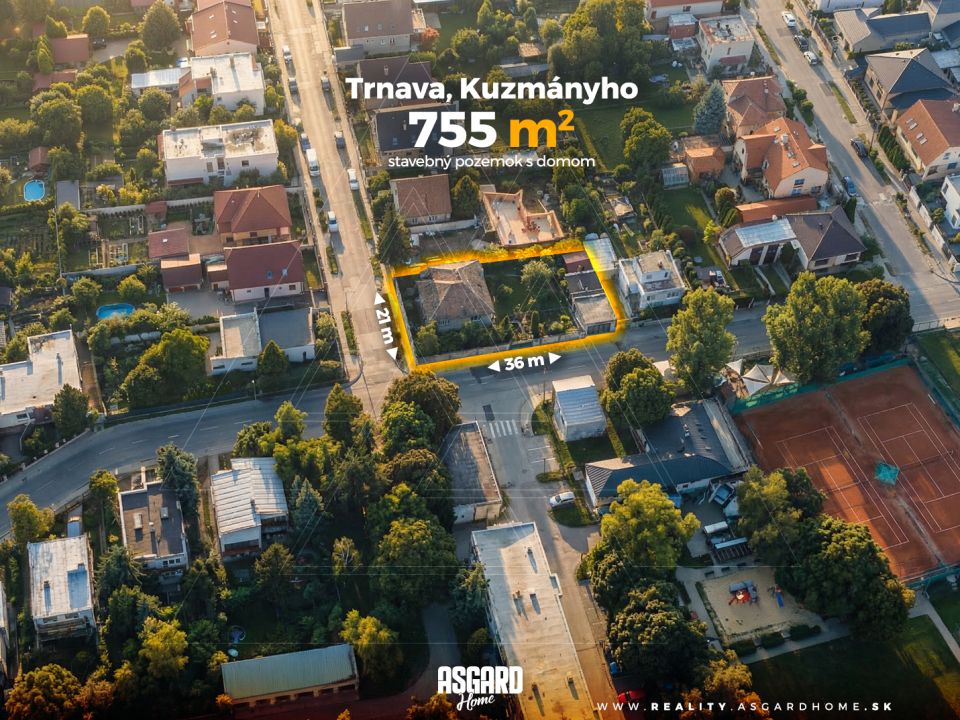 Rožný pozemok o veľkosti 755m² so starým domom, pivnicou, garážou a dielňou